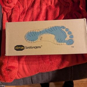 Vibram FiveFingers Shoe Box